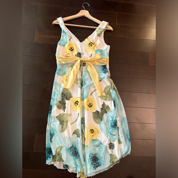 Jolie Summer Floral Dress with Ribbon Sash Size 10 - Picture 5 of 11